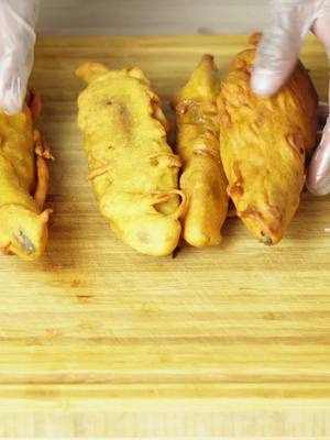 A post by @mrchefff on TikTok caption: mirchi baji  Spice up your snack game with crispy, golden chili bhaji! 🌶️✨ Perfectly battered and fried green chilies bring that irresistible crunch and a kick of heat in every bite. Whether you’re pairing them with a hot cup of chai or enjoying them on a rainy day, this classic snack hits the spot! Who’s ready for a flavor explosion? 🍃🔥 #ChilliBhaji #CrispyBites #SnackTime #mirchibhaji #chillibhaji #Recipe #cookingvideo #mrchef #ticktokuae🇦🇪