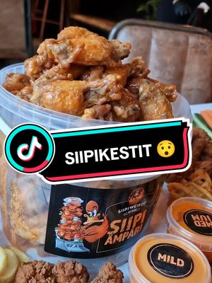 A post by @siipiweikot on TikTok caption: Siipikestit on täällä! 🍗 Saatavilla Tampereen, Helsingin ja Oulun alueella. Katso lisää osoitteesta siipikestit.fi #siipiweikot #siipikestit #ruoka #ravintola #pikkujoulut 