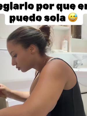 A post by @caperuza0 on TikTok caption: 😅Cuando se daña algo en casa y tienes que arreglarlo por que ere yo puedo sola 😅