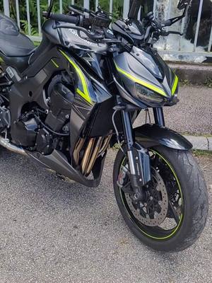 A post by @chrisz1000r on TikTok caption: D'accord, la mienne prends plus de tours 🤣🤣🤣 #pourtoi #pourtoimotard #foryou #foryoumotard #for #tiktok #motardtiktok #humourtiktok #deliremotard #deliretiktok #humour #rire #rigolade #couple #lavelinge #moto #motard #bike #biker #bikelife #motardsfrance #motarde #motardefrance 