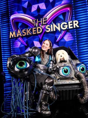 A post by @verhulst_marie on TikTok caption: #TheMaskedSinger Wat een avontuur 👽👀🐶🖖🏻 @Samson & Marie  #vtmthemaskedsinger 