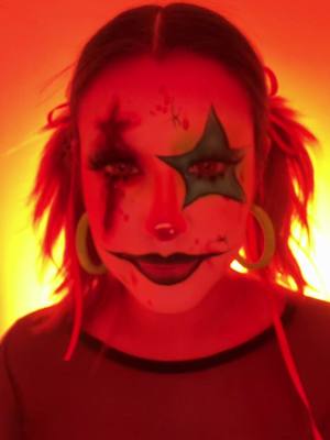 A post by @heydivalenba on TikTok caption: Clown makeuppp#clown #fyp #maquillajehalloween 