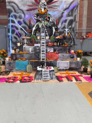 A post by @disg1406 on TikTok caption: Ofrenda de dia de muertos #mictlantecuhtli #xoloescuincle #ofrenda #diademuertosmexico #mexico🇲🇽 #cempasuchil 