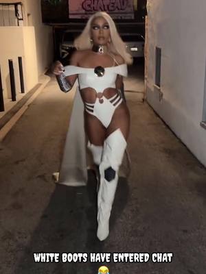 A post by @victoriamonet on TikTok caption: #WhiteBootsChallenge #fyp 