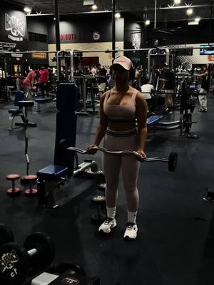 A post by @katherineeerod on TikTok caption: gym ➕ untz untz 😮‍💨😮‍💨  (baby steps 😂)