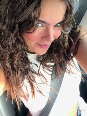 A post by @mealicia on TikTok caption: Transiçao terminada!!! #transicaocapilar #cabelocacheado #cabelo 