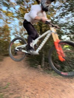 A post by @matis.dh on TikTok caption: #mtb #commencal 