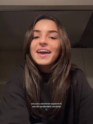 A post by @esmeezizzy on TikTok caption: ik ben al weken een shell of a person maar we move 