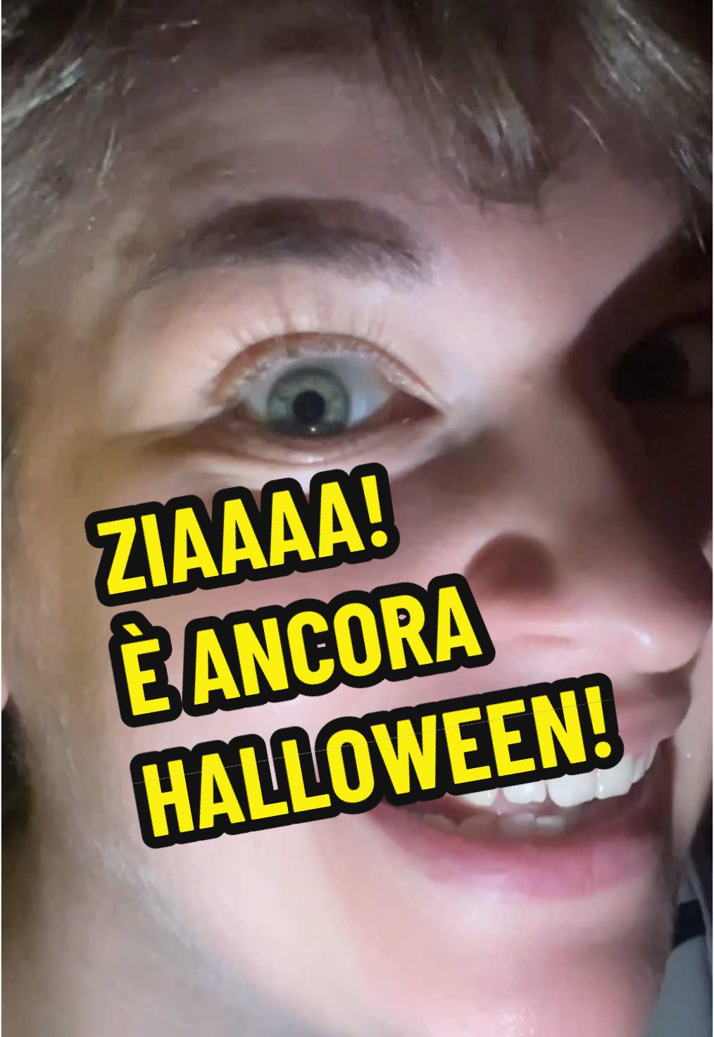 A post by @laugh_and_learn on TikTok caption: UNO SPAVENTEVOLE HALLOWEEN DA GAA! 🎃🎃🎃🎃 #ziaaaaaaaaaaaaa #zia #comedy #gaa #nipote #halloween #scary #spooky #horrorstory #ridere 