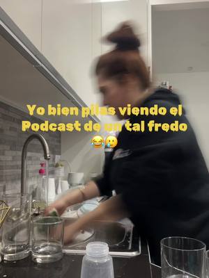 A post by @karianaacastro on TikTok caption: Bien buenooo el podcast del @Un Tal Fredo con la gran señora @Yesi Torres Quintero  ! Asi su rinde el negocio😂😂🤪🤪🤪 #codoscenizos #podcast #untalfredo 