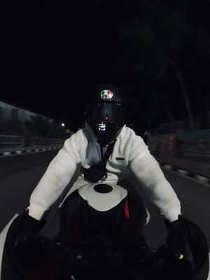 A post by @mariosapostolou1 on TikTok caption: 😈#foryou #fyp #superbike #viral 