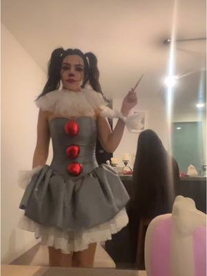 A post by @aleeliass on TikTok caption: Halloween 🎃👻🖤 