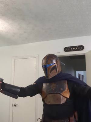 A post by @torvah_wren on TikTok caption: haven't done a Mando Monday in a minute #starwars #mandaloriancosplay #mandalorian #starwarscosplay 