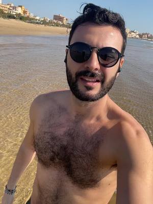 A post by @enricoceccacci on TikTok caption: Qui si fa il bagno