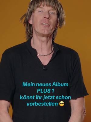 A post by @mickiekrausee on TikTok caption: Es wird wieder ein neues Album von mir geben! 🥳 „Plus 1“ könnt ihr euch jetzt schon vorbestellen und wer alles auf meiner Gästeliste steht, erfahrt ihr nach und nach in den kommenden Wochen 😎 In meinem Shop gibt es das Album auch handsigniert und mit original Mickie Krause-Sonnenbrille 🤝 #mickiekrause #plus1 #gästeliste #album #countdown 