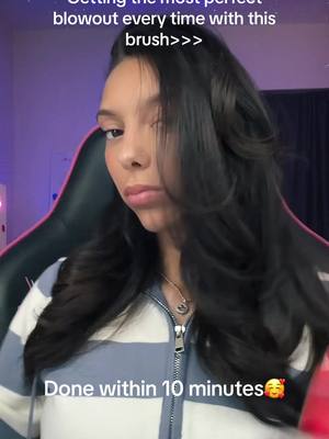 A post by @jasminexgonzalez on TikTok caption: @wavytalkofficial never misses😍 #wavytalk #blowoutbrush 