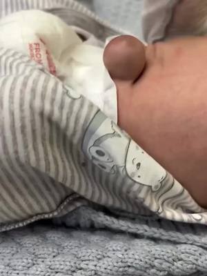 A post by @drbeltrang on TikTok caption: #fouryou #baby #what #viral 