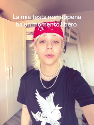 A post by @beacervetti on TikTok caption: Ormai non mi esce dalla testa  #sbusto #dariomoccia #trend 