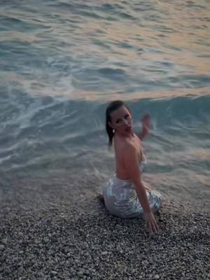 A post by @angjelinaaa on TikTok caption: #tiktokkosova #fypシ #albaniangirl 