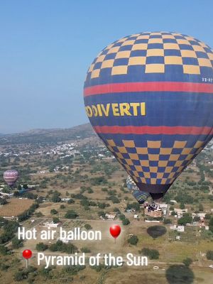 A post by @vincylu on TikTok caption: another bucket list experience in the book🎈💕 #fyp #foryou #traveltok #mexico #mexicocity #pyramidofthesun #hotairballoon 