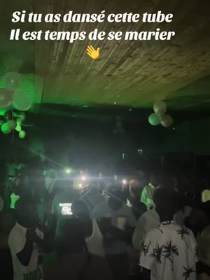 A post by @djdupeuplesenegal on TikTok caption: #Si tu as danse cette chanson il es#abanostress221😂😂😂senega #balthazar #mamendiayesavon😂😂😂🤣🤣🤣🤣 