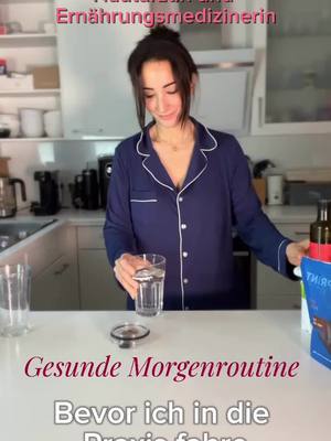 A post by @dr.lela_ahlemann on TikTok caption: Meine Lieben, das ist ein Teil meiner schnellen Morgenroutine. Zumindest der kulinarische.  diese Dinge geben mir morgens Energie, gute Laune und wichtige Nährstoffe für gesunde Haut und Haare.  Meistens trinke ich etwas später noch einen Kakao den ich mit einem super leckeren Rohkakaopulver mache.  Die Kinder essen übrigens auch gerne den Skyr / Qaurkersatz mit Beeren, manchmal aber auch ein Brot.  Habt ihr auch eine Routine oder macht ihr es jeden Morgen anders?  - - - #morgenroutine #ü40 #ü50 #frauenfürfrauen #beauty #gerstengras #kollagen #schönehaare #schönhaut 