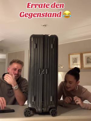 A post by @julienco on TikTok caption: Errate den Gegenstand 😂 #challenge #julienco @palinamin 💞🙌🏽