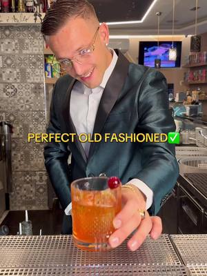 A post by @roccodeangelisrda on TikTok caption: PERFECT OLD FASHIONED✅ Zolletta di zucchero, angostura bitter, splash di soda, pestaggio e bourbon whisky! Garnish di ciliegina al maraschino e oli essenziali d’arancia🥂✅🌟