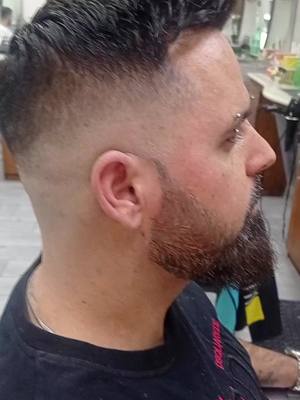 A post by @rudyleonart on TikTok caption: ##BARBIERE IDIPAOLO #Salerno #barbershop #Starbarber  #professionalita #Salon  #Hairstil #sfumatura #professionalita  #neiperte #perte 