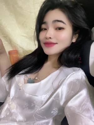 A post by @lusy1678 on TikTok caption: Bụi bay vào mắt thôi mà 😝😝 #tiktok #single 