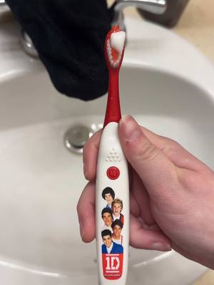 A post by @abbyradical on TikTok caption: rip liam #onedirection #toothbrush 