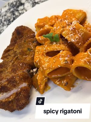 A post by @dineinwithdenise on TikTok caption: Spicy Rigatoni with Chicken Cutlets 🤤😮‍💨 Recipe Video dropping later this week! #spicyrigatoni #chickencutlets #chickenrecipes #goodeats #Foodie #foodtiktok #EasyRecipes #pastatiktok #pastarecipe #dallasfoodie 