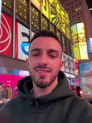 A post by @kledi1i on TikTok caption: #viraltiktok #usa🇺🇸 #newyork #videoviral #juxhinplovishti #viraltiktokvideo #🇦🇱🇺🇸 