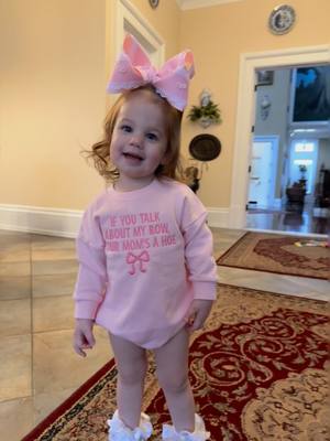 A post by @beka3 on TikTok caption: What her bubble says!💅🏼🤭 #fyp #for #bow @MidtownDarlingBoutique 👚 @Curlin Bow Co. 🎀 