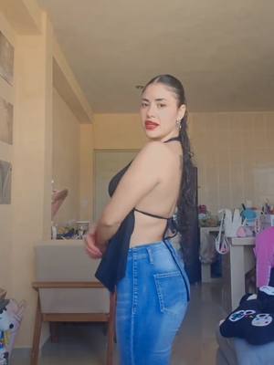 A post by @fatimahophop on TikTok caption: Al oído me dice nini 🫶🏻✨️