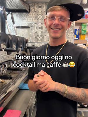 A post by @roccodeangelisrda on TikTok caption: @Vincenzo Di Lorenzo grazie per la voce fuori campo ☕️😂❤️