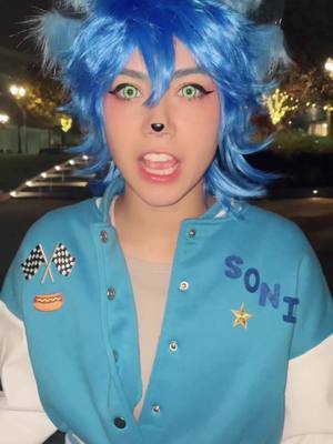 A post by @toastertopia on TikTok caption: 🟢👄🟢 #kumoricon #kumoricon2024 #sonic #sonicthehedgehog #soniccosplay 