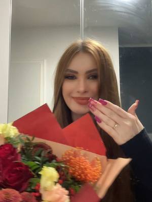 A post by @sandra_magdalenaa on TikTok caption: Pov: tydzień temu się doczekałaś💍❤️‍🔥 #zarecznyny #engagement 