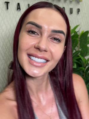 A post by @dradianapulgarin on TikTok caption: ¿Estás listo para ver una sonrisa hermosa? ✨😍😍 #sonrisas #dientes #cambios 