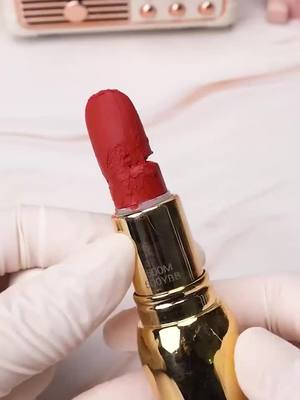 A post by @fcxbeauty_ on TikTok caption: #decompression #decompress #fpy #sleep #makeuphacks #makeup #lipstick 