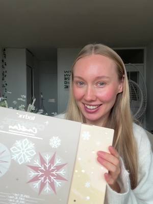 A post by @josephinelivinn on TikTok caption: annonce | åbner @Technic Cosmetics Danmark’ pakkekalender 🤍👀 what do we think??  brandshop.dk kører 35% på den til og med søndag d. 17/11 så den koster 260,- fremfor 400 in case du overvejer at købe den <333