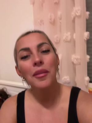 A post by @bibihabibe on TikTok caption: Mam❤️#videoviral #albanianmusic #videos #viral #tik_tok #albaniangirl🇦🇱 