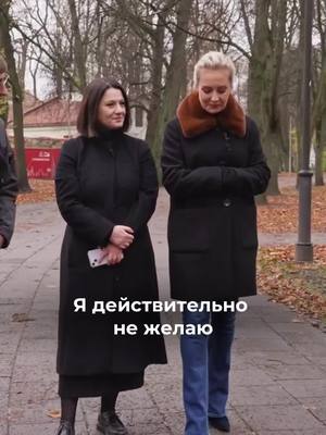 A post by @nskvesna on TikTok caption: Юлия Навальная: «‎Путин должен сидеть в тюрьме»‎