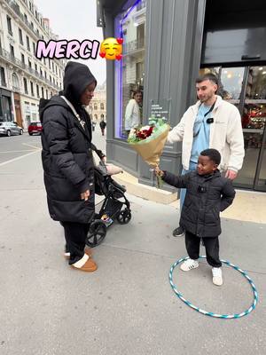 A post by @gabinouvilla on TikTok caption: Si tu sors pas du cerceau tu gagnes tout ce que tu veux ! Djibril le séducteur serait-il en réalité mystérieux joe ? J’aimerais trop rencontrer sa copine Liana ! #defi #videodrole #cadeau 