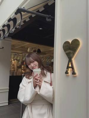 A post by @endoomiyu on TikTok caption: 抹茶ラテ美味しすぎた🤎 . . #amiparis #cafe #amipariscafe #popup #表参道カフェ 