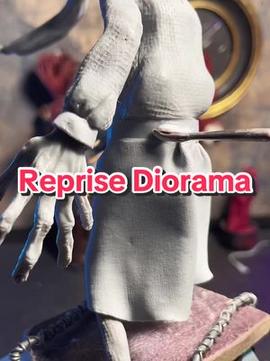 A post by @crypeek on TikTok caption: Hate de finir cette dinguerie ! #littlenightmares2 #mono #maitresse #DIY #figurine #cosclay 