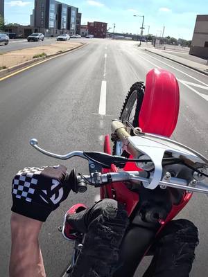 A post by @oneway_stephan on TikTok caption: #Cr85 POV 🔥 ON MY #YOUTUBE LINK IN BIO! CLICK INSTAGRAM BUTTON 🔘 #bikelife 