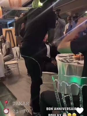 A post by @joueursn on TikTok caption: L’anniversaire de Boulaye Dia hier soir dans la Tanière ! 🎂🥳 #senegal #boulayedia #football #sport 