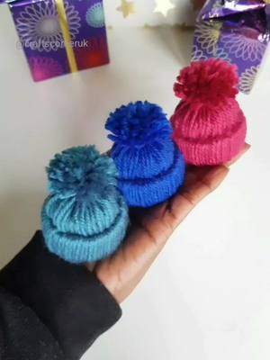 A post by @craftscorneruk on TikTok caption: It's time for CRAFTSMAS! Day 1: mini bobble hat party favours #christmascrafts #christmasfavours #christmasdecor #tabledecor #handmadecrafts 