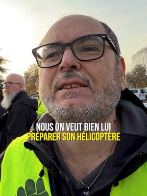 A post by @opspgj on TikTok caption: Nous on veut bien lui préparer son hélicoptère #giletsjaunes #6ans